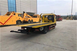 八步非事故拖车